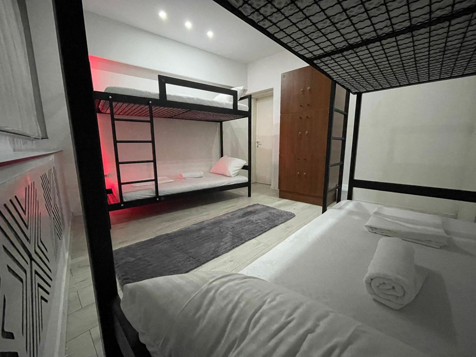 Shesh Hostel Pristina Exterior foto